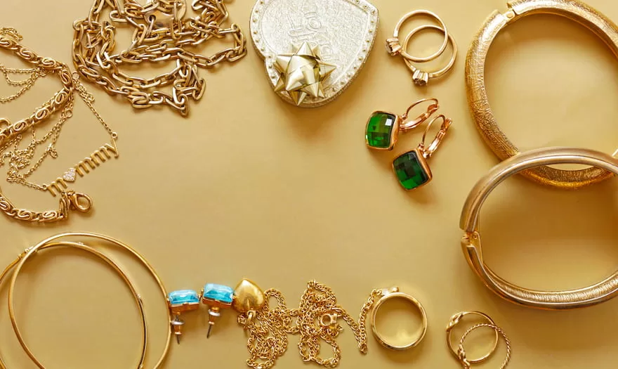 vàng dễ hòa tan nên thường được ứng dụng làm các mẫu trang sức