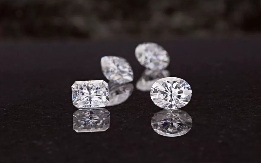 kim cương moissanite có độ lấp lánh như kim cương tự nhiên