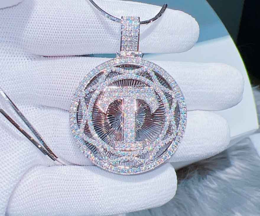 mặt dây chuyền dạng chữ T đính kim cương quý phái