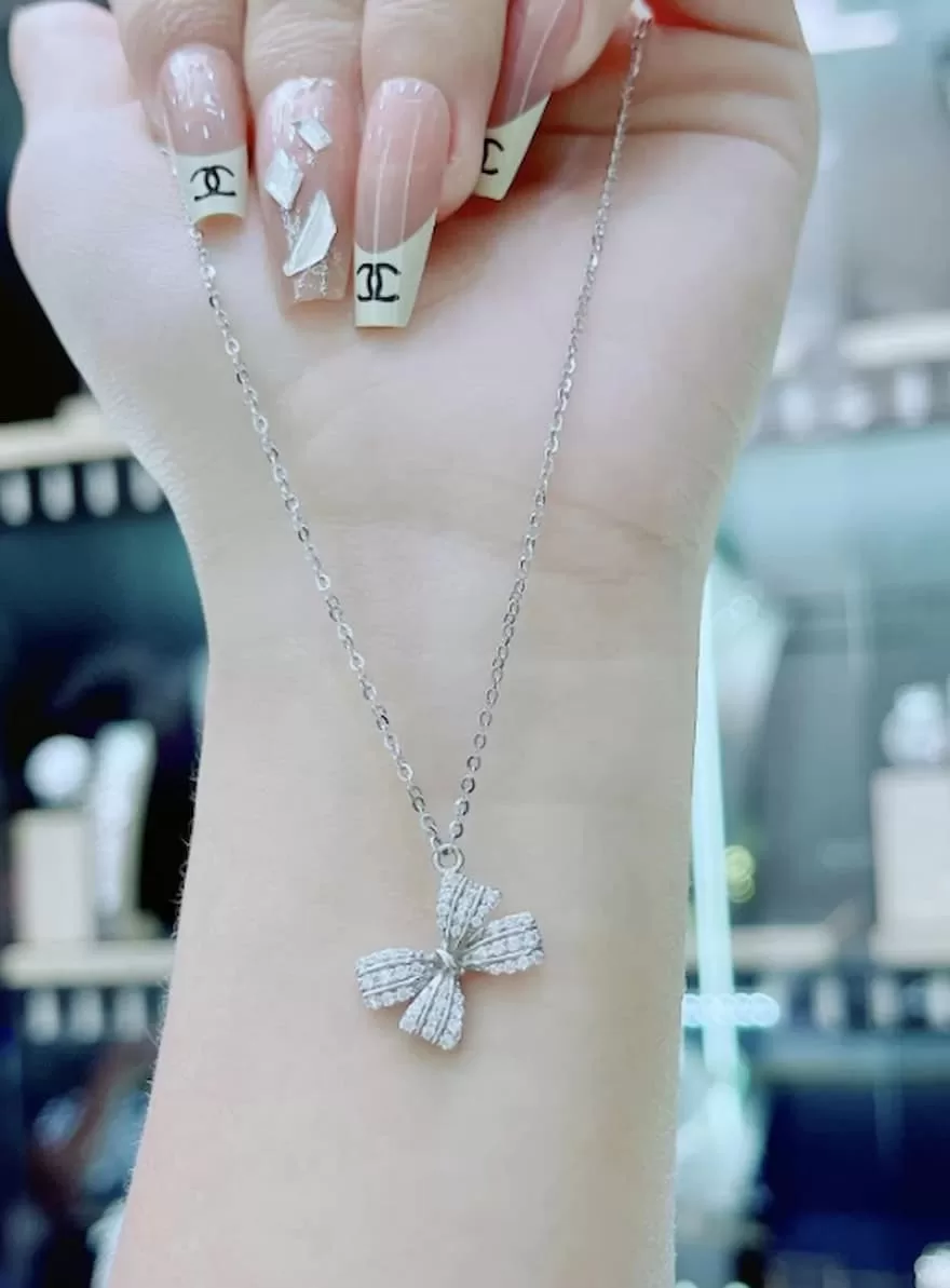 Mặt dây chuyền hình nơ trang nhã