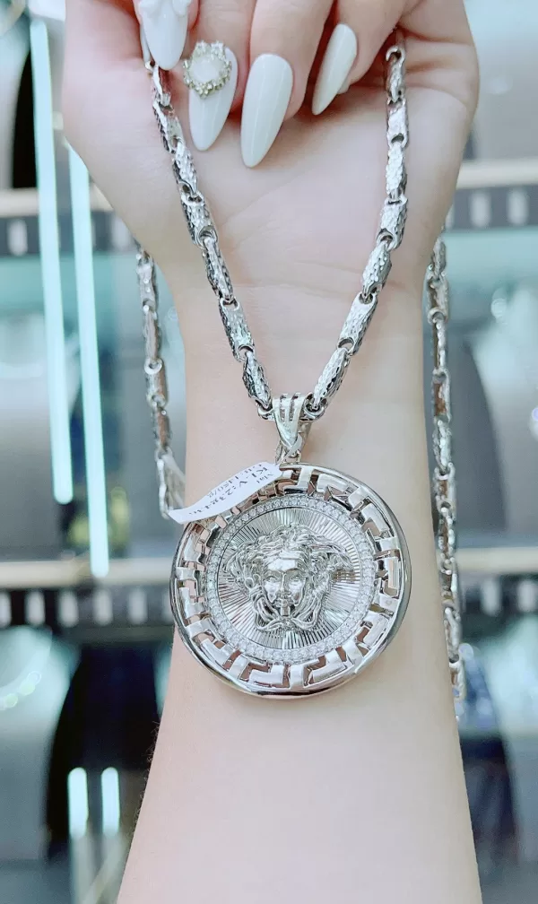 mặt dây chuyền vàng nữ-logo Versace đính đá đập nổi-23g43