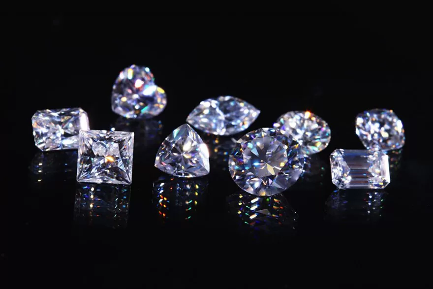 Kim cương nhân tạo được hình thành bởi các nguyên liệu hoá học