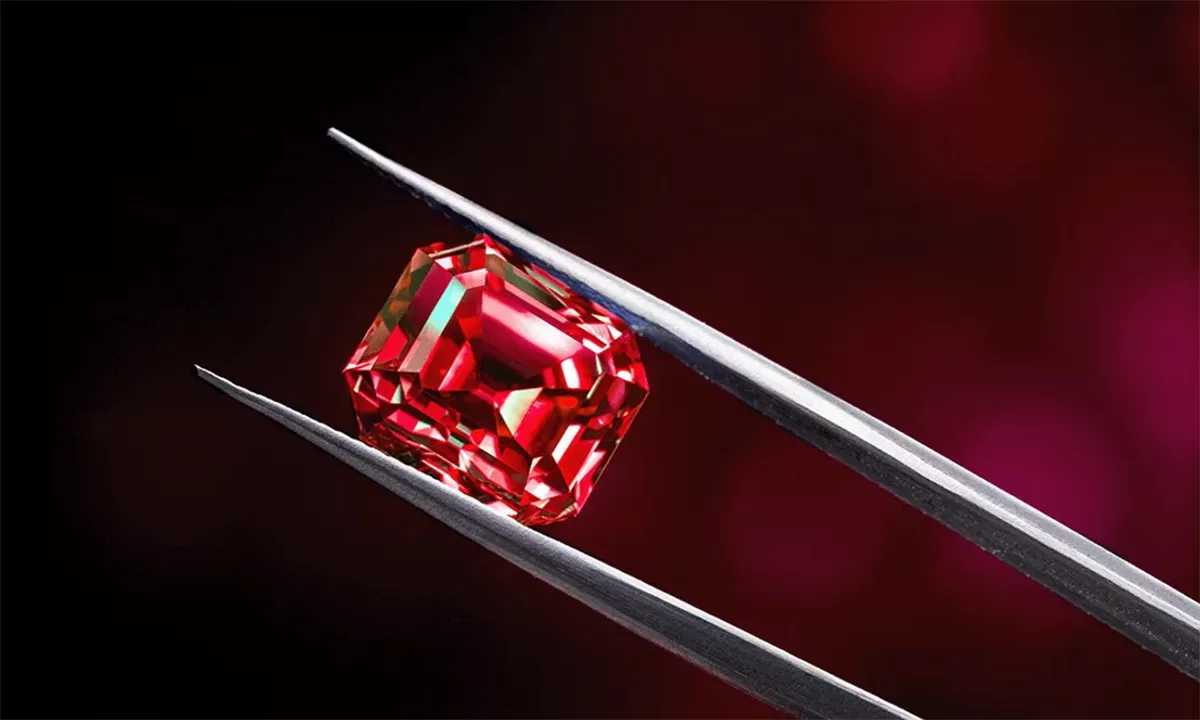 Kim cương đỏ hiếm có và độc đáo