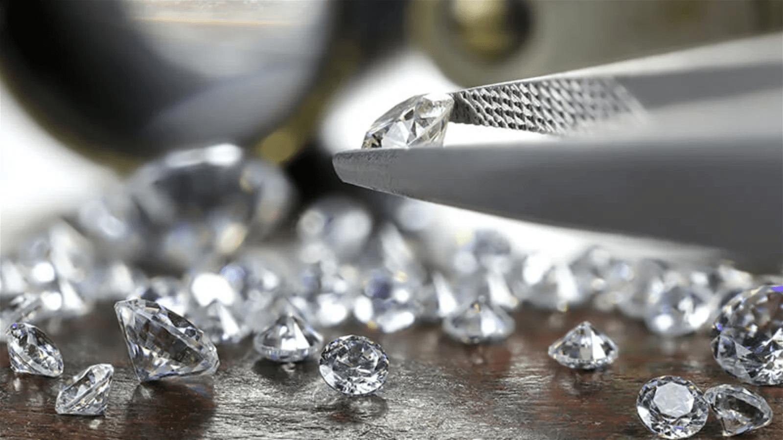 Nhận biết kim cương tự nhiên chưa qua chế tác với độ tinh khiết