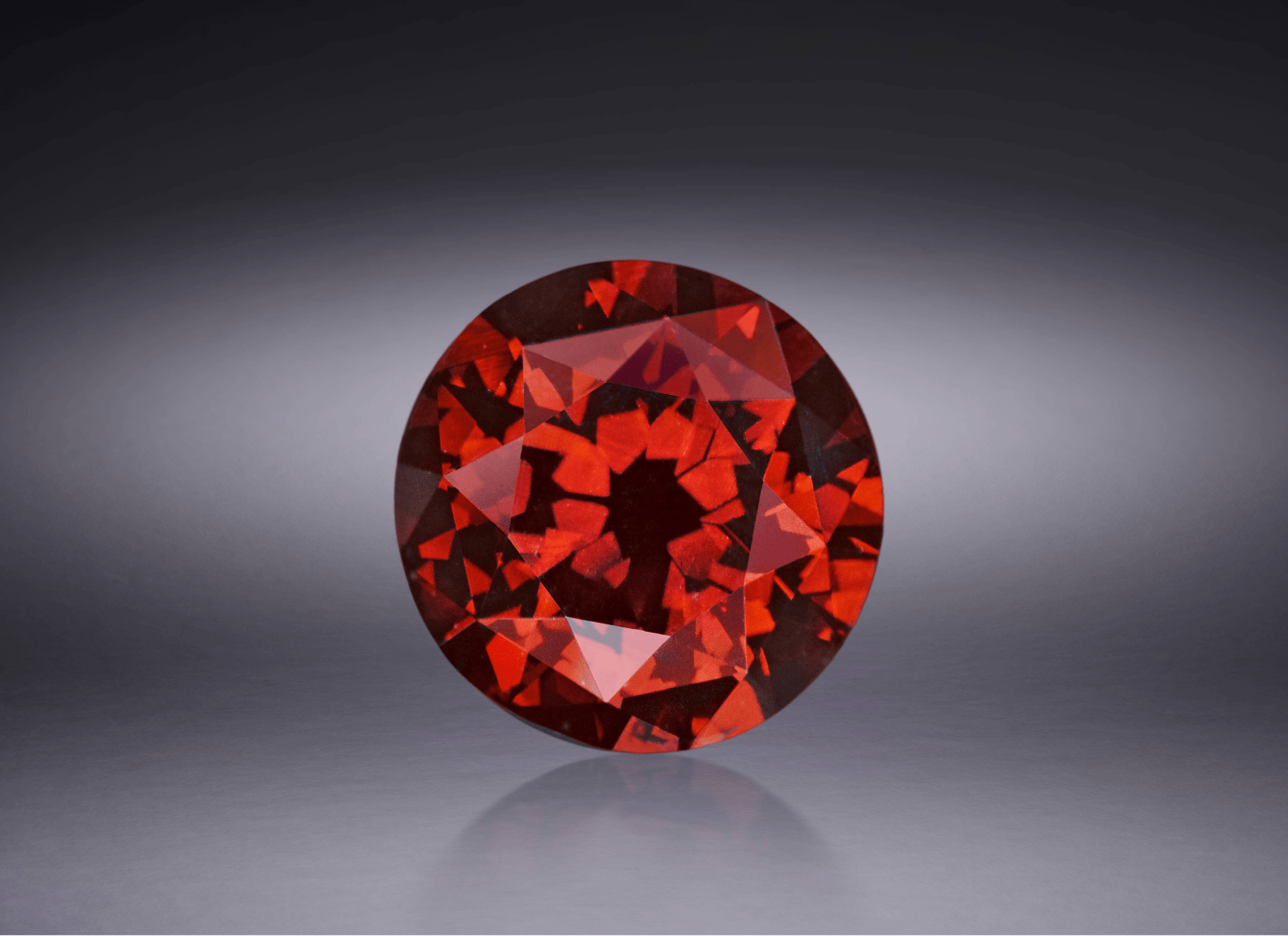 Với sắc màu đỏ độc đáo từ kim cương DeYoung Red