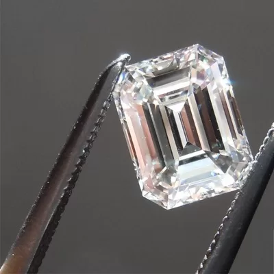 Kim cương Emerald là gì? Sự độc đáo của nhẫn kim cương Emerald
