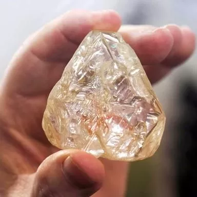 Kim cương thô là gì? Cách nhận biết như thế nào?