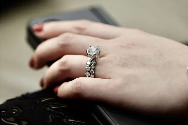 kim cương 8 ly tạo điểm nhấn cho trang sức