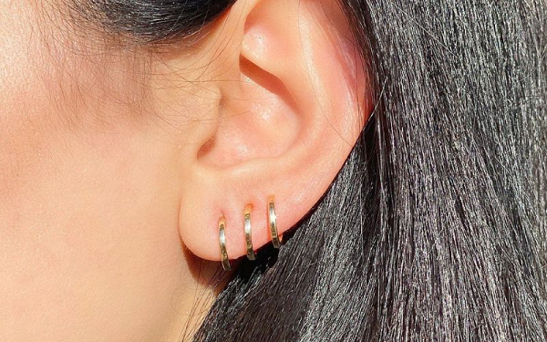 Phá cách với vị trí bấm lỗ ba