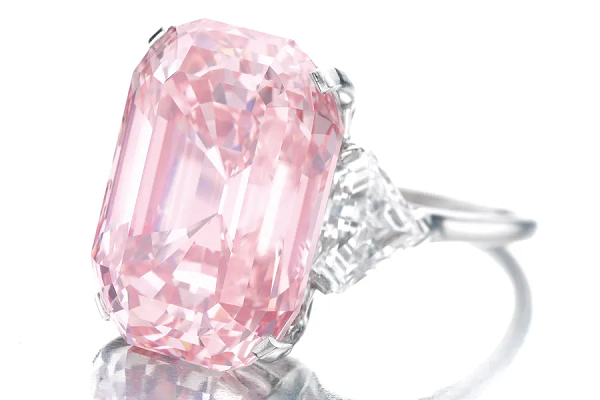 Nhẫn Graff Pink có trọng lượng carat ấn tượng