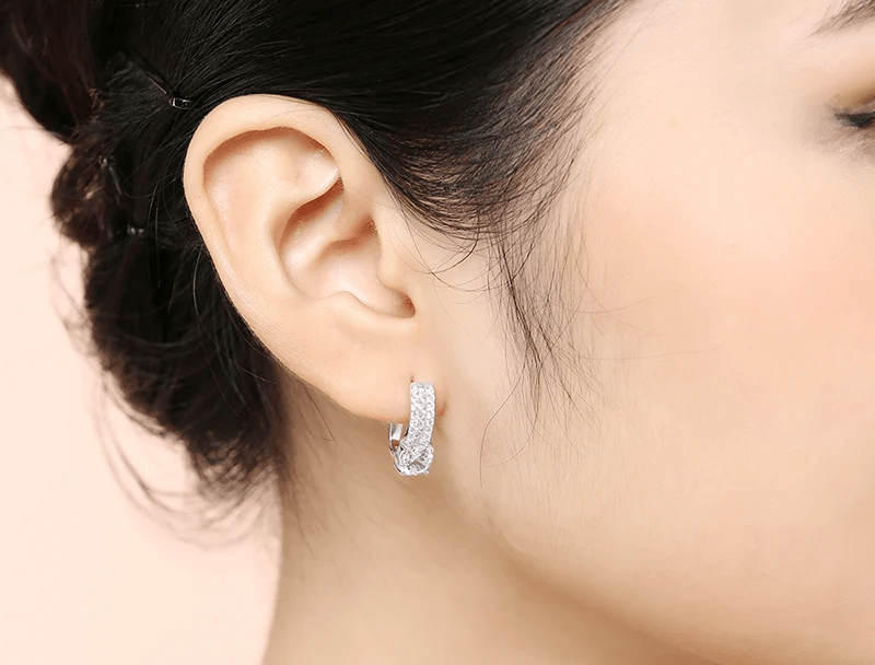 tinh giản nhưng vẫn đầy trẻ trung với kiểu hoa tai Cluster