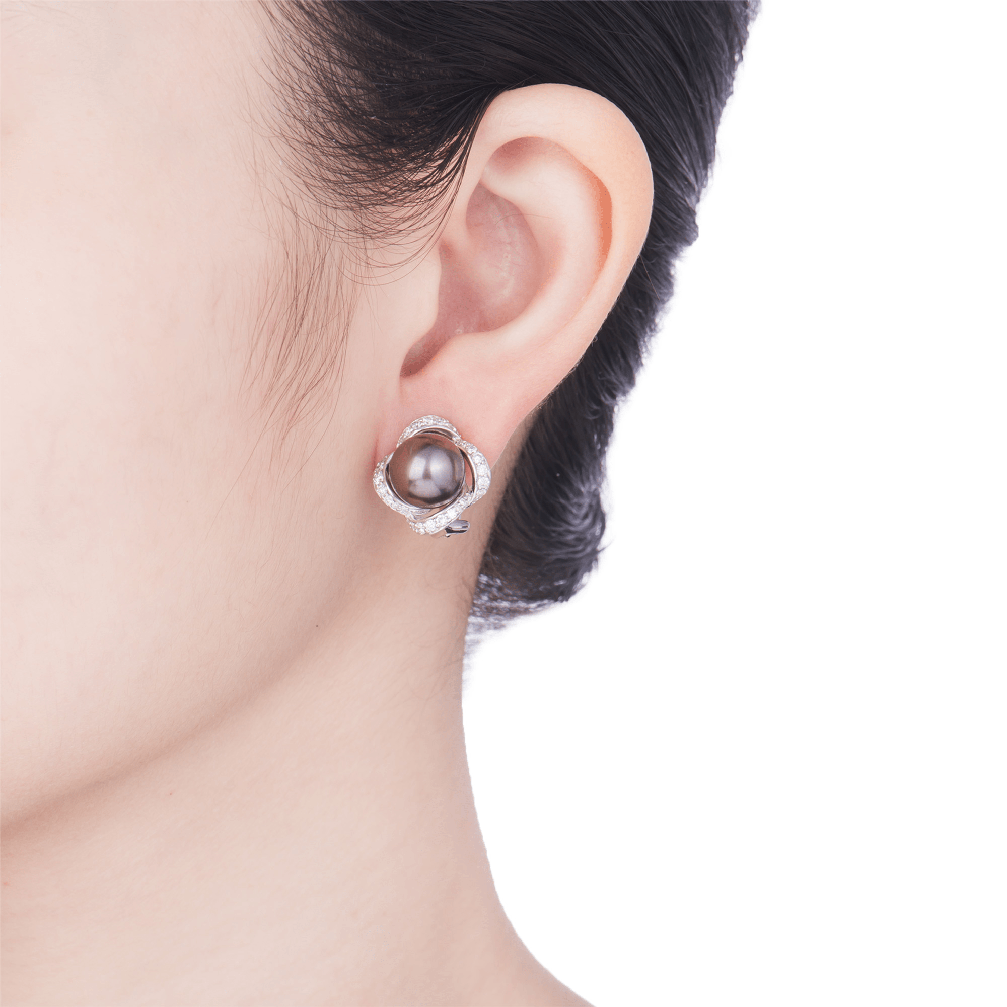 Khuyên tai ngọc trai đính đá quý cho mẹ