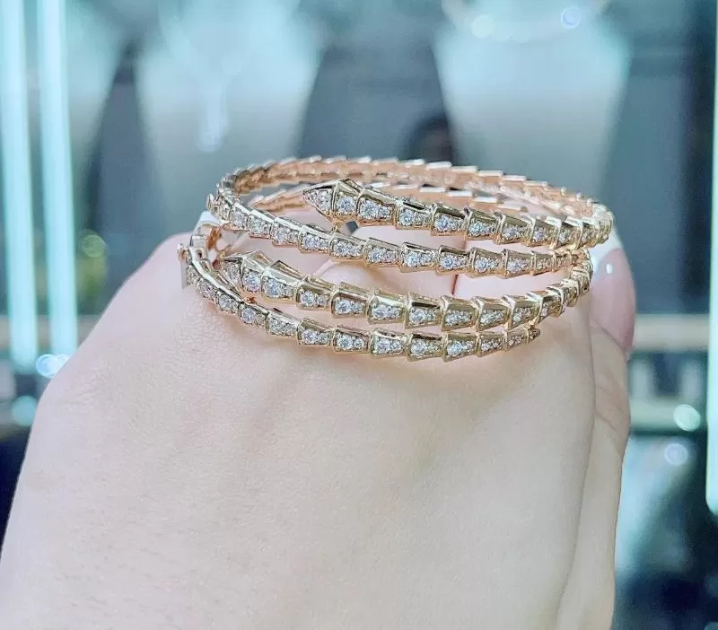 vòng tay rắn vàng đính đá