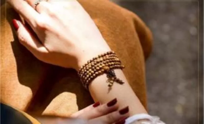 Đeo bên phải giúp xua đuổi những điều xấu