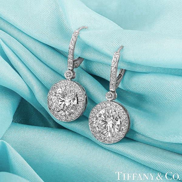 Bông tai đến từ thương hiệu Tiffany&Co.