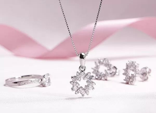 Có nên mua vàng trắng không?