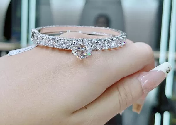 Mua vàng trắng tại Kim Long Diệp