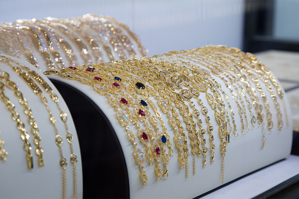 Nên mua vàng ở đâu uy tín?