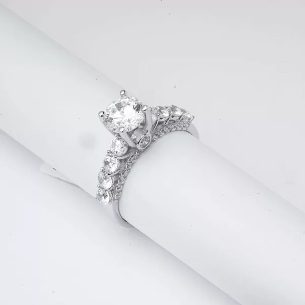 Nhẫn-bạc-nữ-xi-bạch-kim-đá-trụ-quý-phái